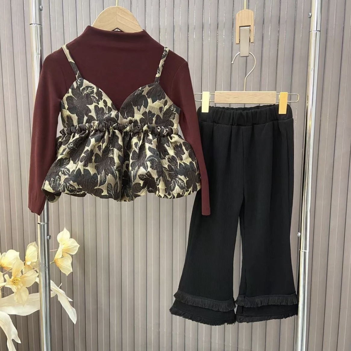 女童套裝2023新款秋裝韓版洋氣女孩復古碎花吊帶休閒喇叭褲兒童潮