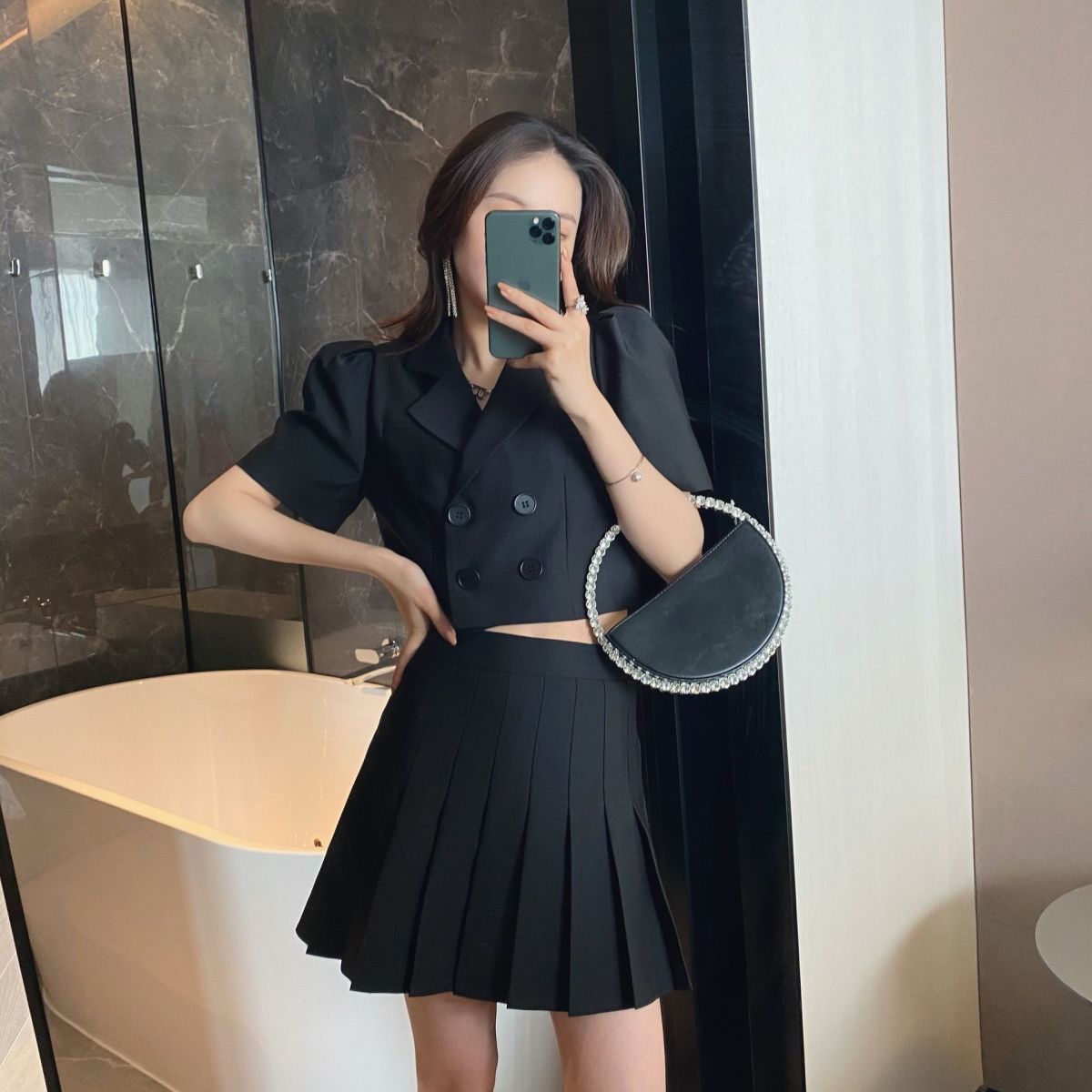 Xiaoxiangfeng short suit + age-reducing short pleated skirt fried street professional temperament foreign style age-reducing new suit