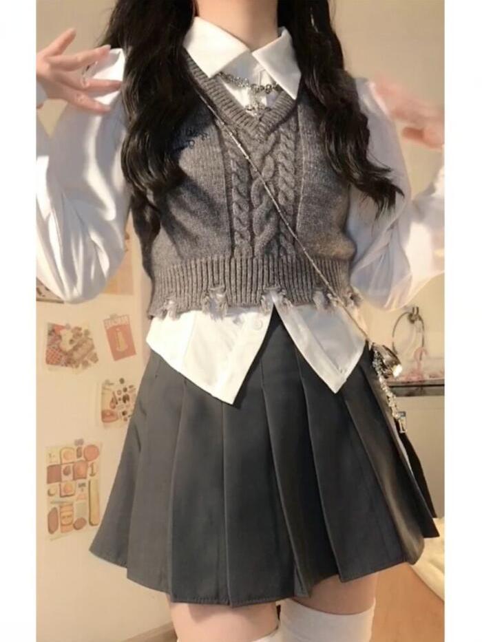 Three-piece suit spring and autumn new Japanese college style short vest knitted vest blouse top pleated skirt