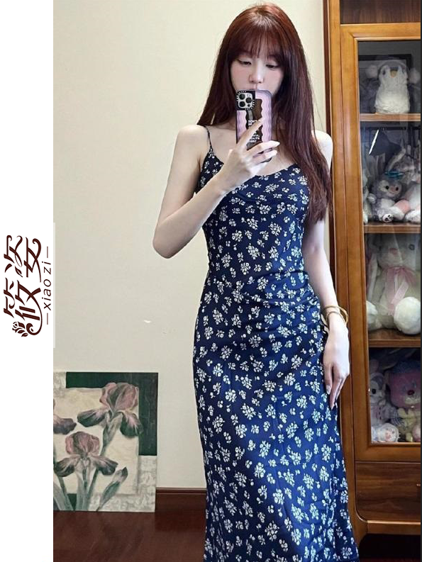 Xiaozi Tea Break French Bellflower Retro High-end Temperament Slim Waist Slim Dark Blue Floral Suspender Dress
