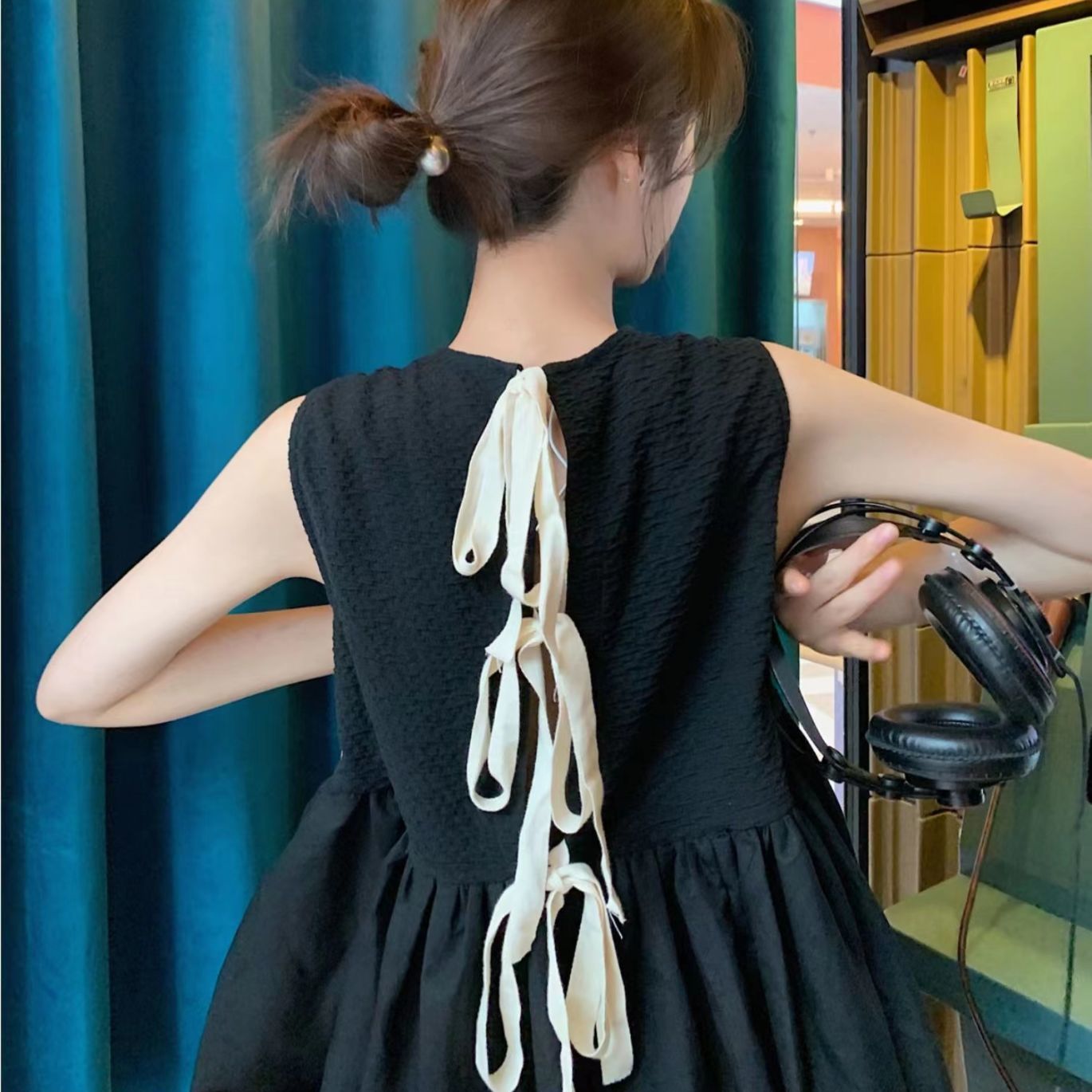 French fashion simple black sleeveless dress  new summer female Hepburn style gentle and thin