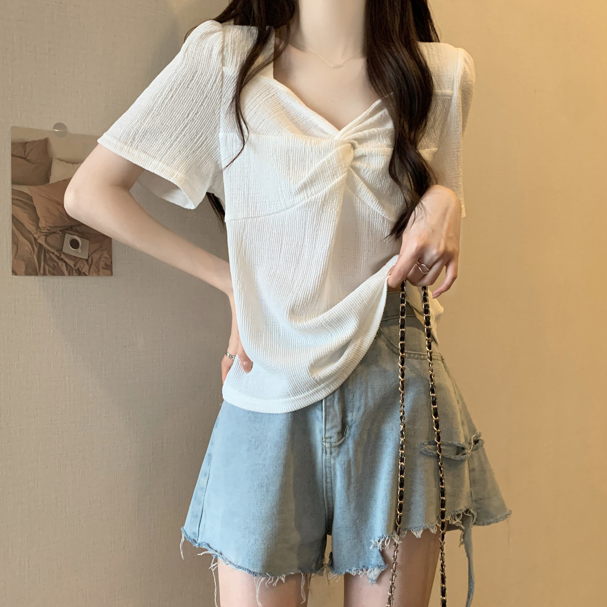 Tops for apple-shaped figures, plus size women's V-neck, right-shoulder design, fashionable summer chiffon bottoming shirt for women