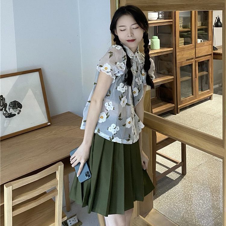 [Three-piece Suit] Summer Embroidery Printing Short-sleeved Sunscreen Shirt Women's Camisole High Waist Brown Green Pleated Skirt