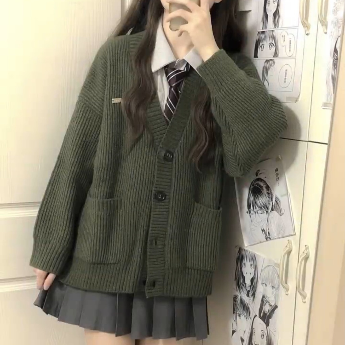 [Two-piece set] Japanese college style niche V-neck knitted cardigan for women + inner shirt to slim down and versatile skirt