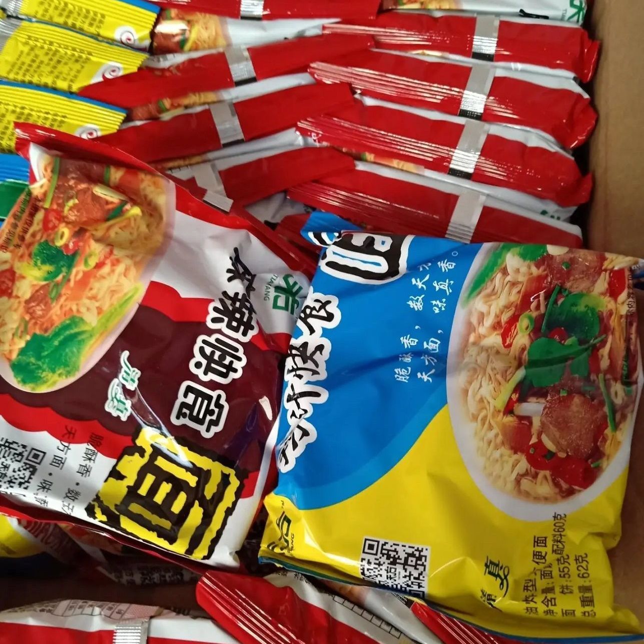 天方方便面整箱麻辣干吃面香酥米童年怀旧零食鸡汁