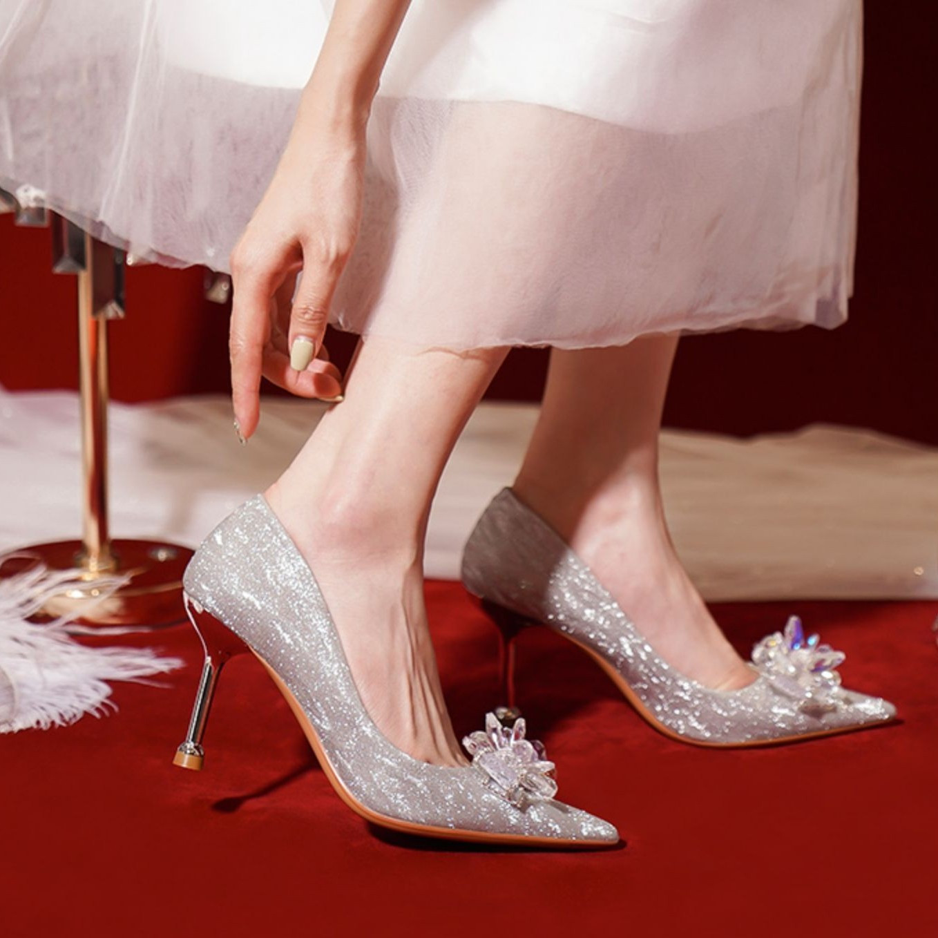 水晶婚鞋新娘鞋女年新款婚纱秀禾服两穿法式银色高跟鞋女细跟