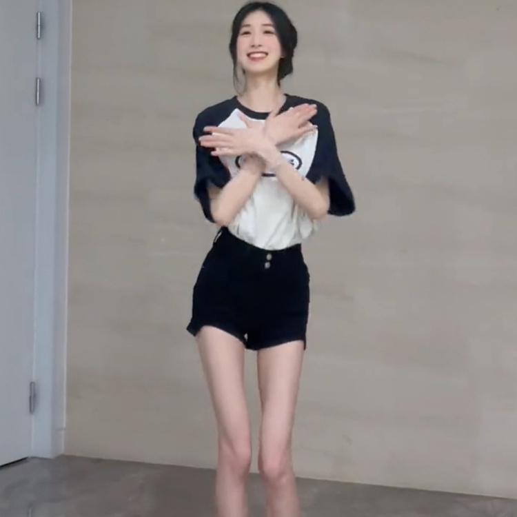 高腰雙扣黑色牛仔短褲女2023夏新款韓版修身辣妹前短後長A字熱褲