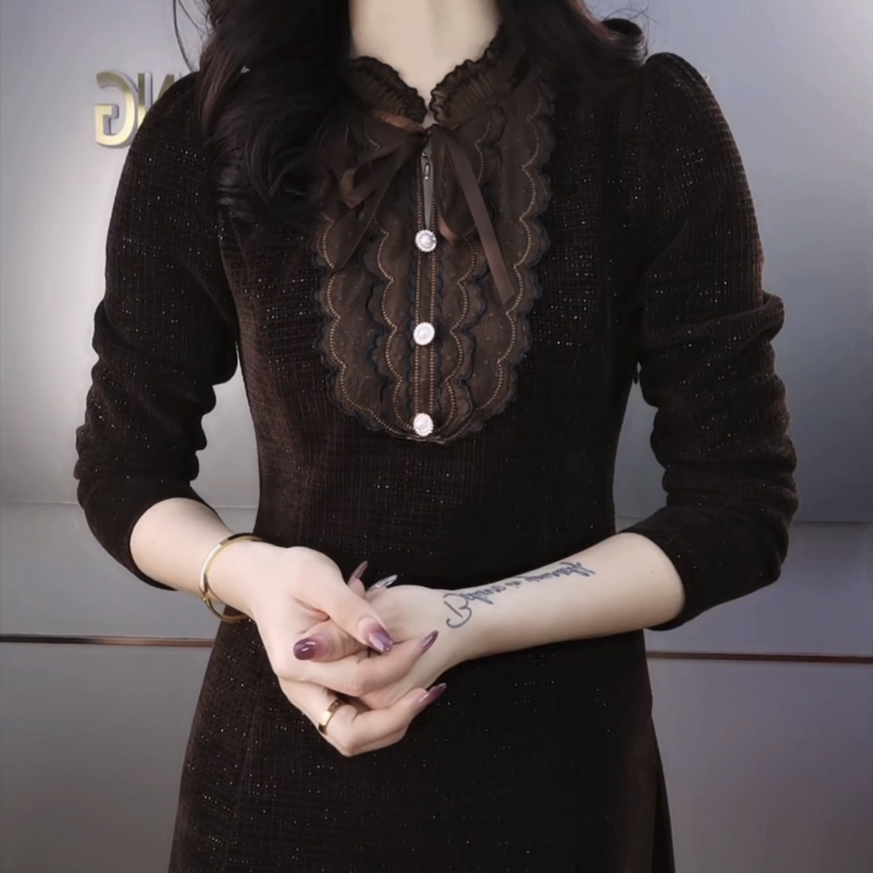 雪尼爾絨連衣裙高級輕奢秋冬季2022新款女裝修身加厚洋氣蕾絲裙子
