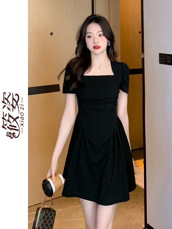 Xiaozi's new French square collar short-sleeved waist slimming pure desire style pleated little black dress dress 