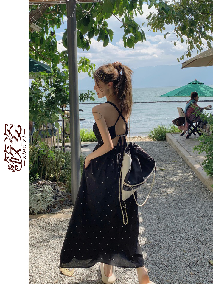 筱姿露背波點吊帶連衣裙女小眾設計感法式溫柔氣質海邊度假長裙子