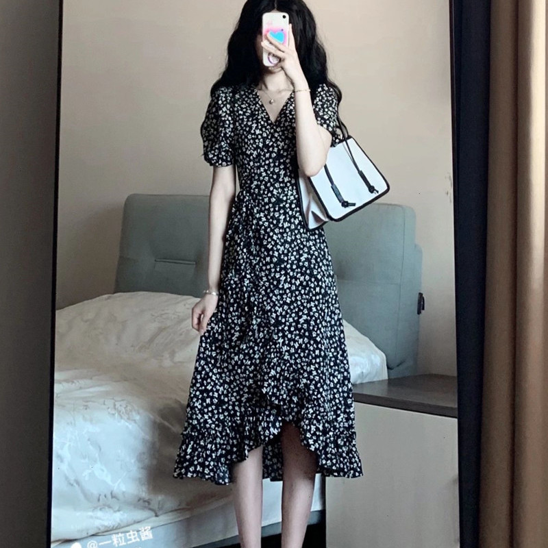 Tea break French floral dress female summer new puff sleeve V-neck design sense slit irregular long skirt ins