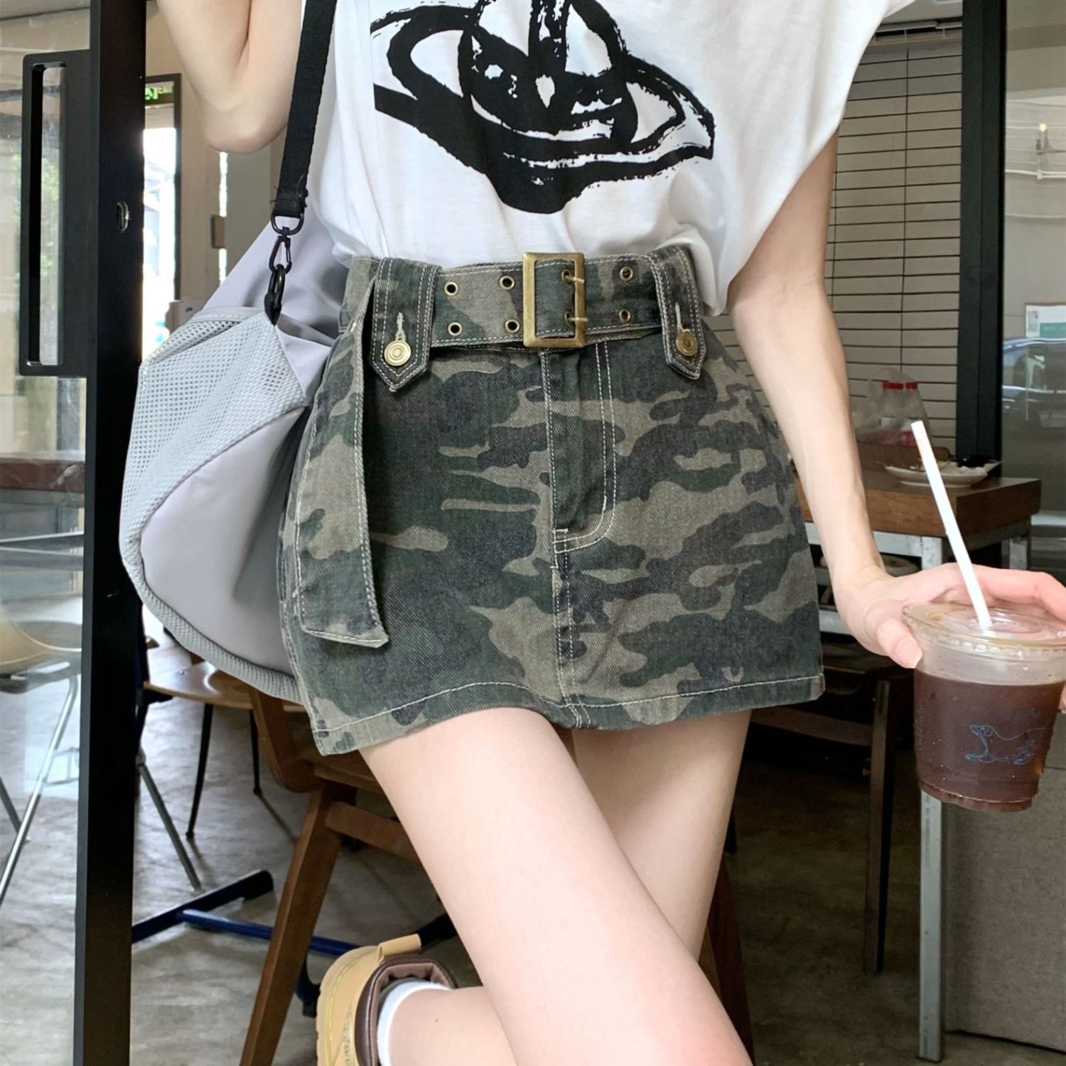 American retro coffee-colored denim skirt for women in summer high-waisted hottie overalls with hip-covering A-line miniskirts