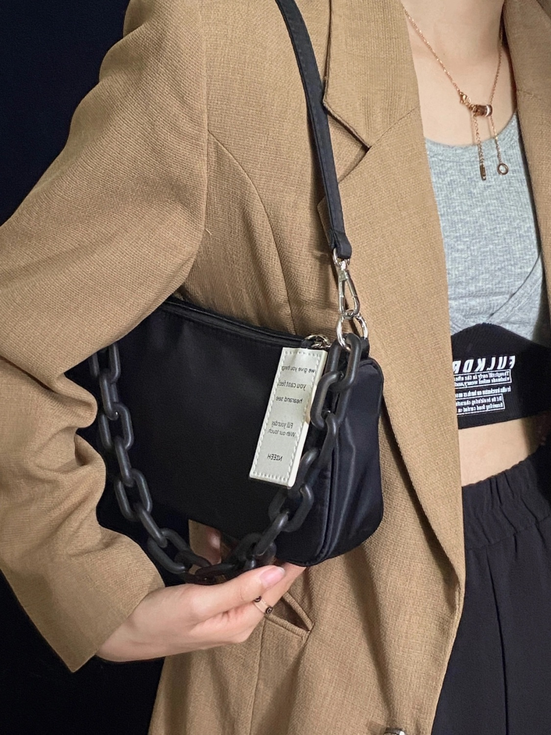 高级感小众设计师JENNIE同款包包女单肩斜跨亚克力链条腋下包