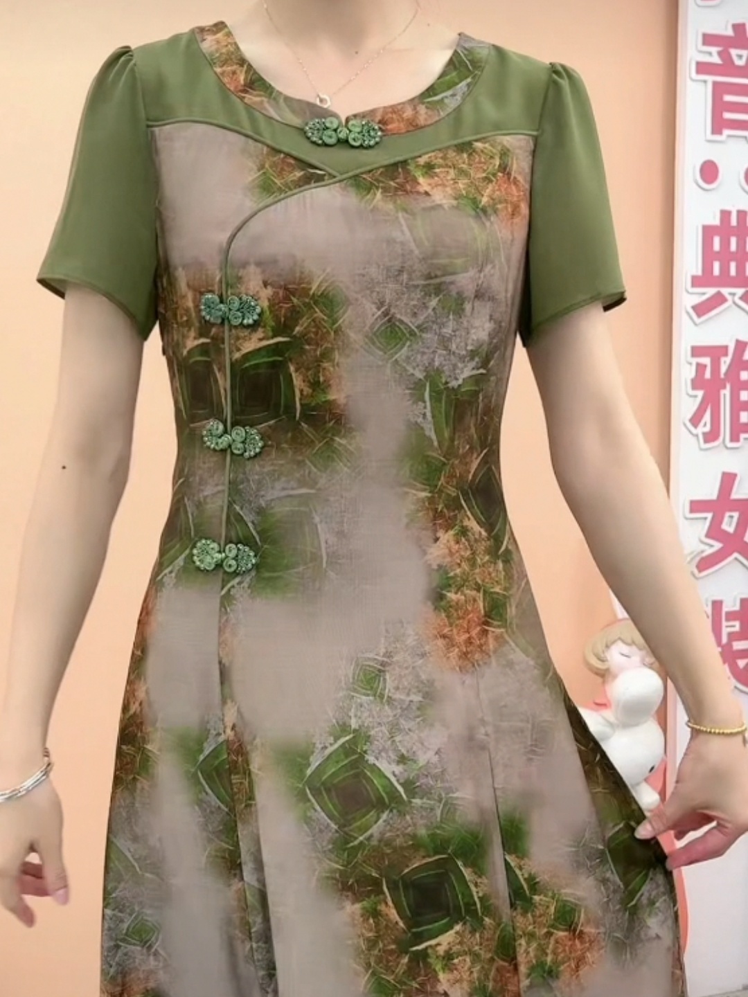High-grade tencel satin improved cheongsam skirt 2023 new women's summer middle-aged mother's dress to cover belly and look thin retro skirt