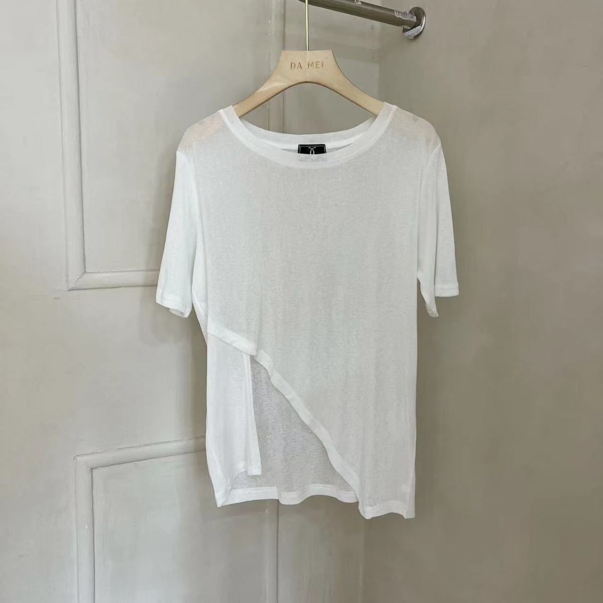 Summer design sense irregular slit sunscreen blouse short-sleeved T-shirt women's summer new loose and thin top ins