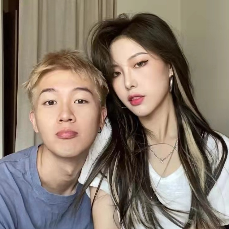 情侣发色白金色染发剂2021潮流发色奶奶灰染发膏自己在家染超显白