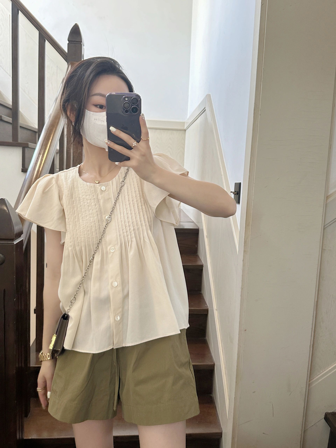 時尚套裝女夏季2023款洋氣減齡圓領小飛袖襯衫上衣休閒短褲兩件套