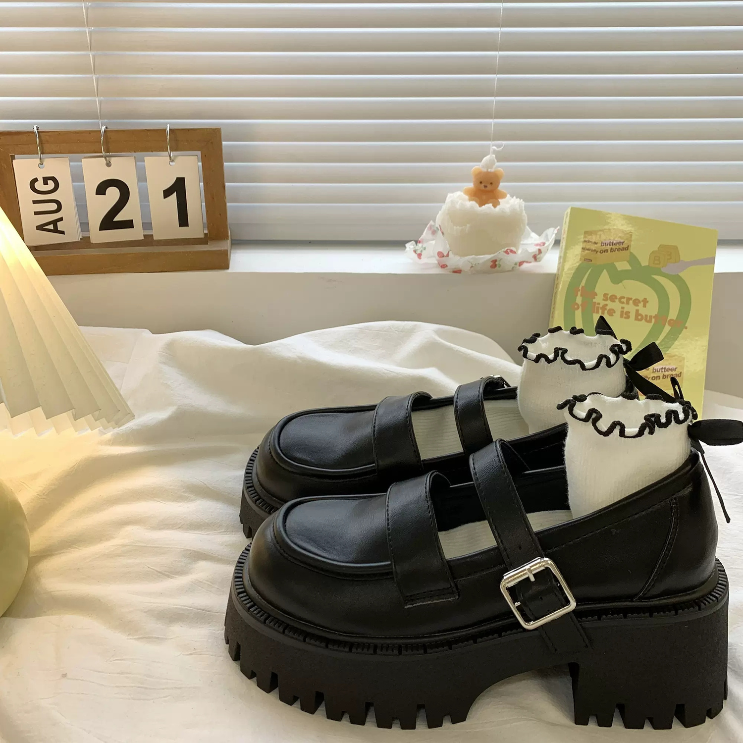 時尚法式瑪麗珍鞋子女2023新款白色厚底粗跟高跟松糕小皮鞋女春秋