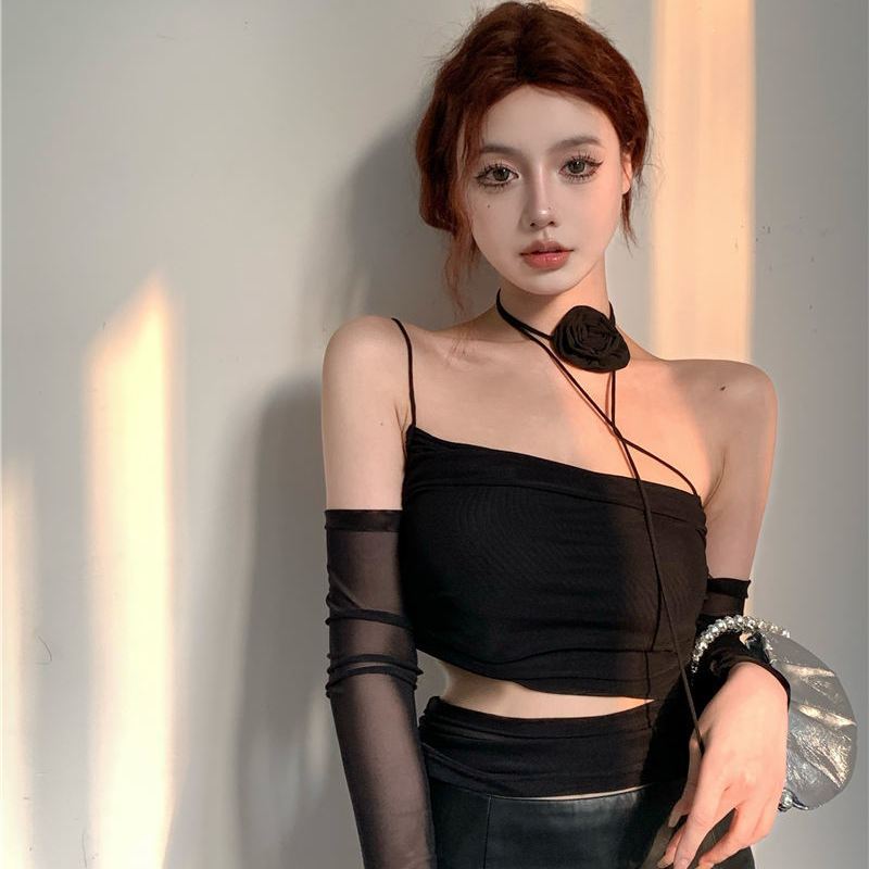 Fluttering 2022 summer new pure desire design chic hanging neck camisole female hot girl short top