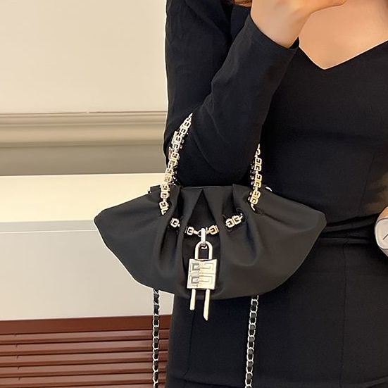 Kleines Design für Frauen 2022 neue modische Knödeltasche aus Nylonstoff mit personalisierter Kette im ausländischen Stil_voghion.com