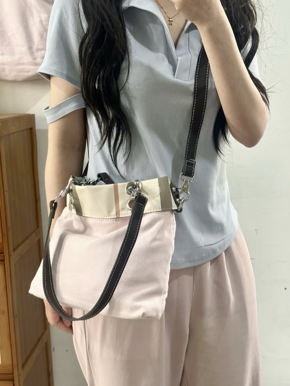 2023新款小眾設計時尚潮流拼色格紋手提斜跨女包大學生通勤單肩包