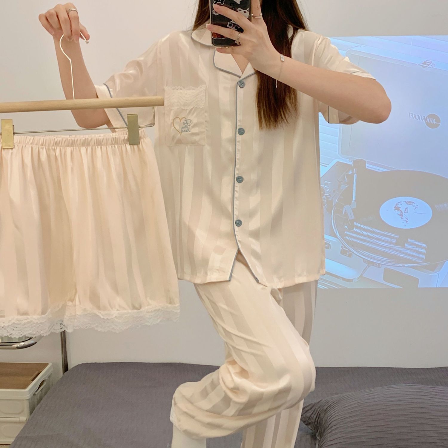 冰絲睡衣女夏季短袖薄款冰冰涼2022年新款女士可外穿家居服三件套