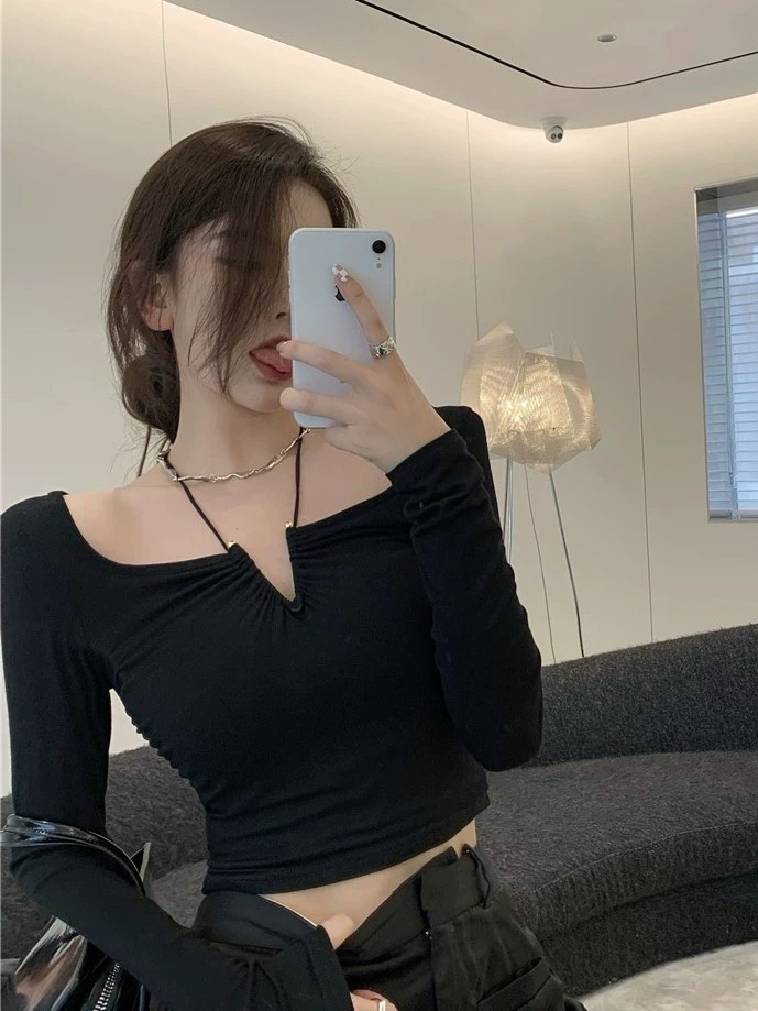 早秋港味甜辣風掛脖露鎖骨上衣女小眾設計感修身長袖T恤打底衫女