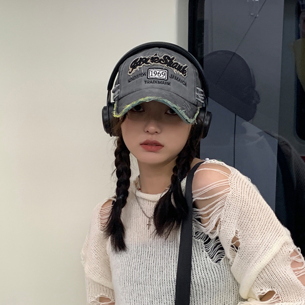 Baseball hat for women, Korean version with big head and wide brim, distressed and brushed, showing face, small American style retro street peaked cap for men, trendy