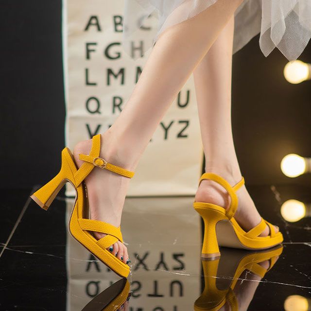 粗跟凉鞋女气质女神范2023年夏季新款法式一字带高跟鞋小众设计感