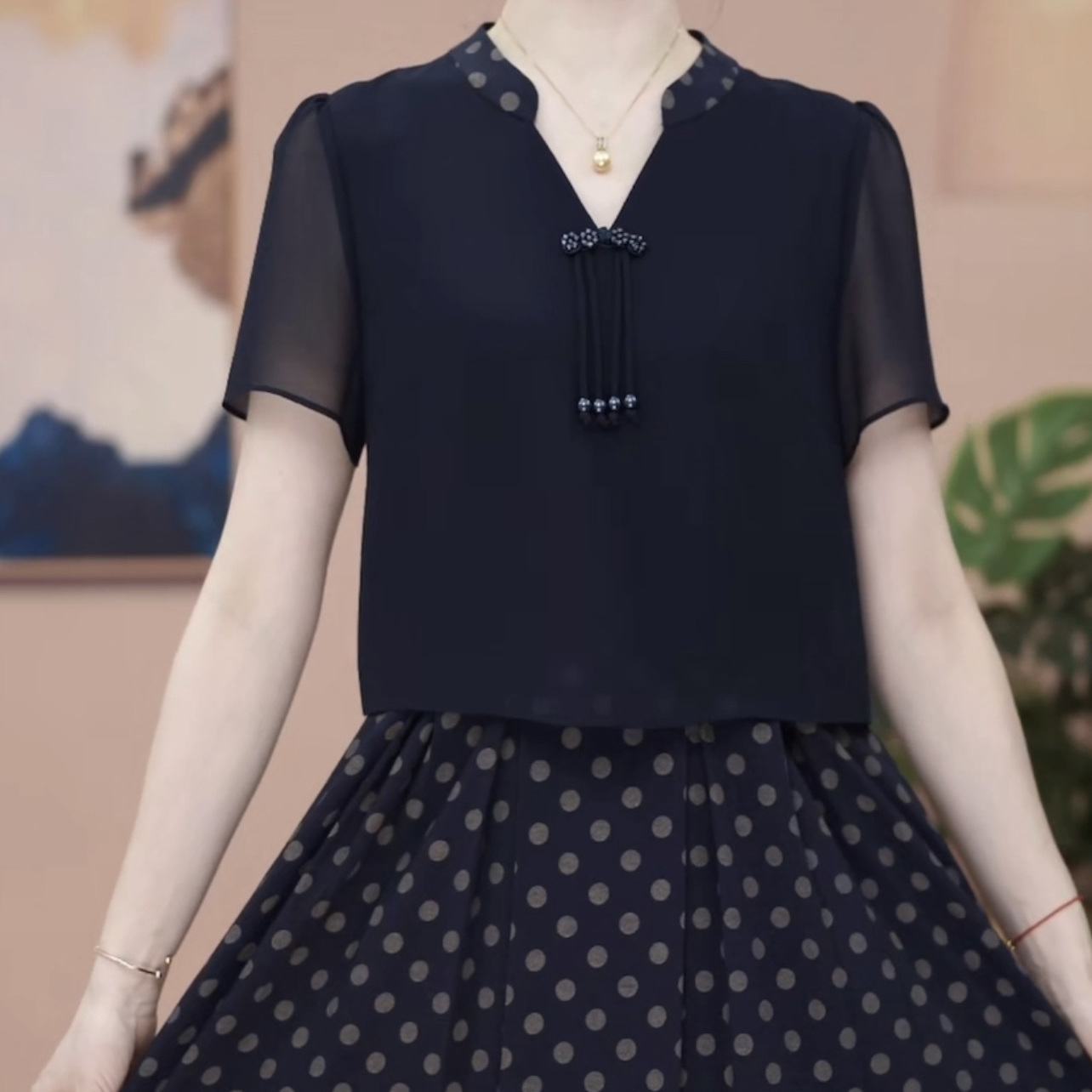 High-end light luxury ice feather silk fake two-piece improved cheongsam skirt 2023 new women's clothing retro broad lady temperament skirt