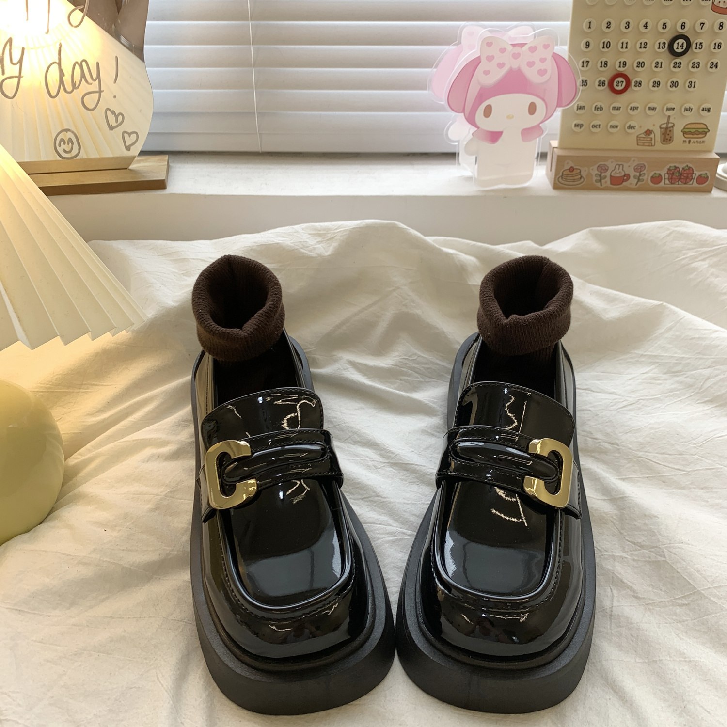 黑色厚底樂福鞋女2023新款英倫風春秋復古亮皮jk百搭一腳蹬小皮鞋