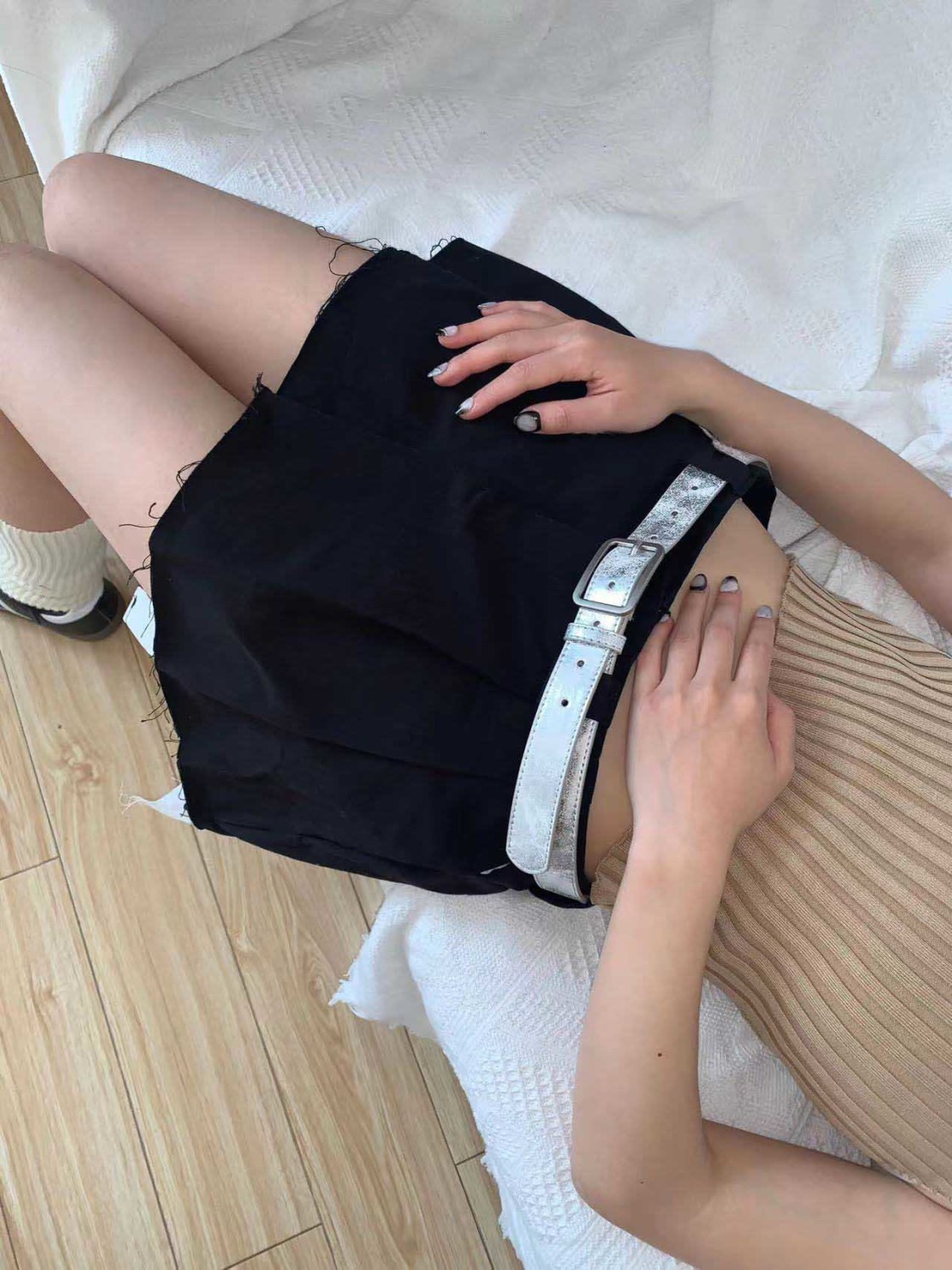 Instagram blogger Bi prepares high-end silver crack personalized and versatile street style belt, spicy girl_viptrois.com