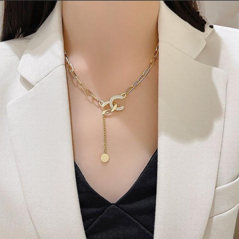 輕奢小眾設計感高級項鍊女2021年新款氣質金色配飾秋冬毛衣項鍊