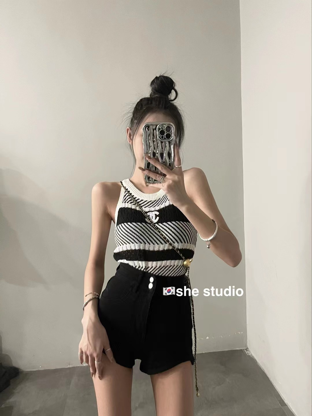 Korean version of the hot girl suit female summer 2023 new temperament all-match small fragrance knitted top + high waist denim shorts