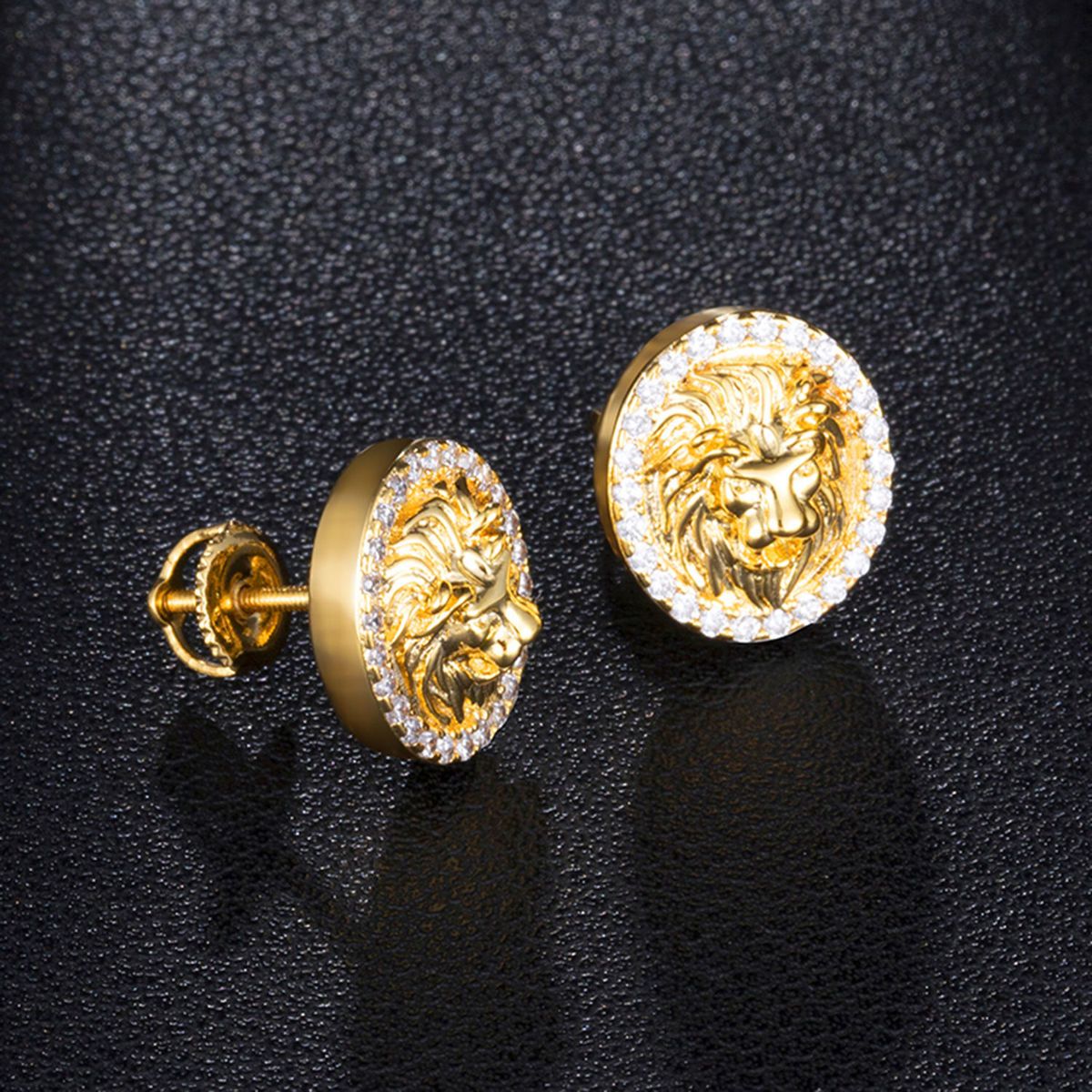 Orecchini a lobo testa di leone con zirconia e strass hip-hop_voghion.com