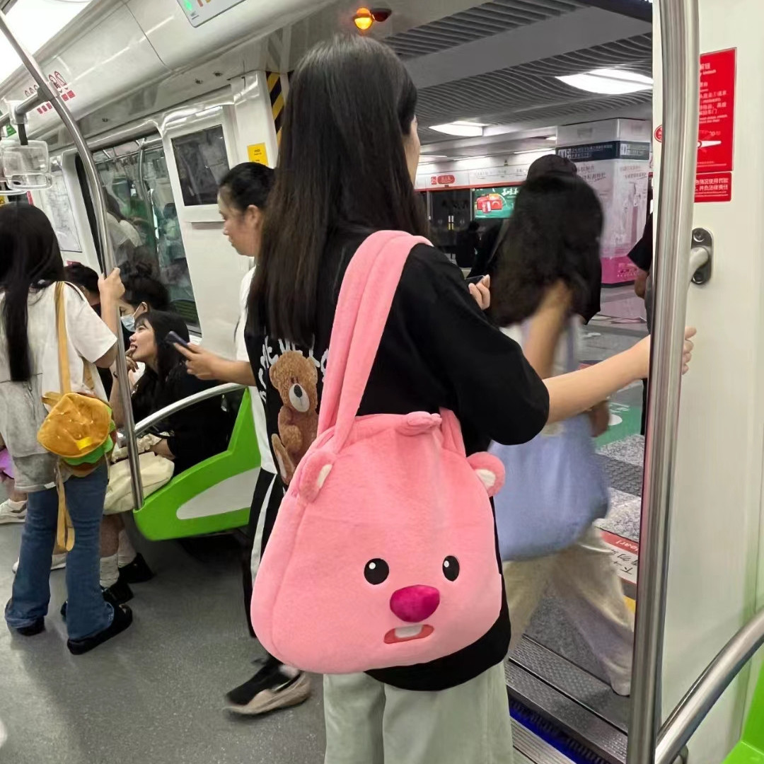 Xiaohongshu's same cute little beaver commuter bag  new plush shoulder bag handbag