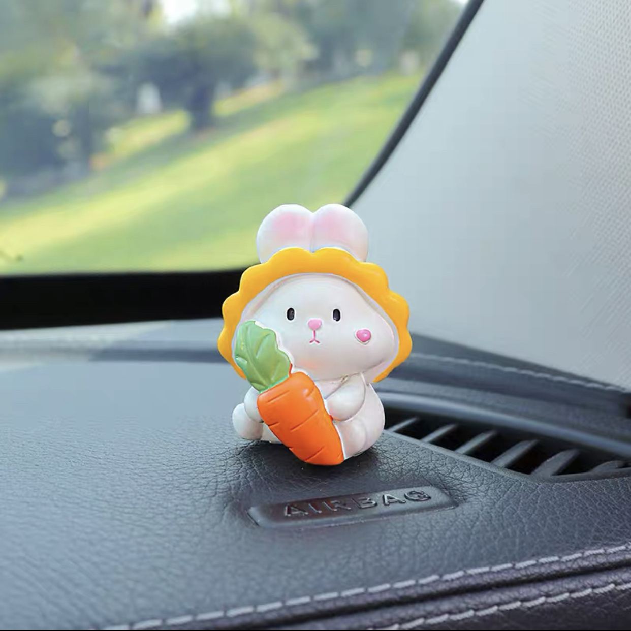 汽车摆件新款兔兔车载摆件装饰品车上创意中控屏车内装饰用品