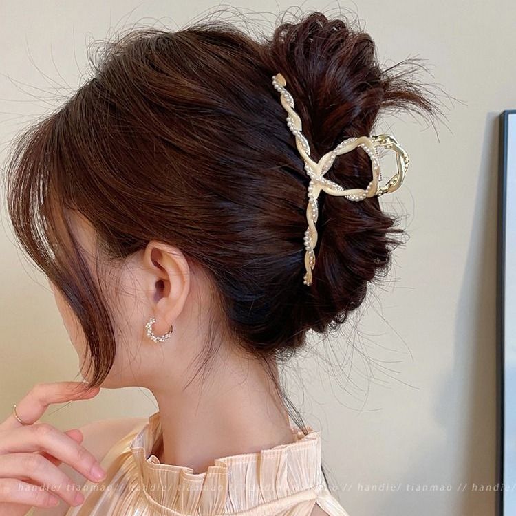 Metal high-end pearl hairpin for women's back of head 2023 new style grab clip for women early summer large shark clip headwear