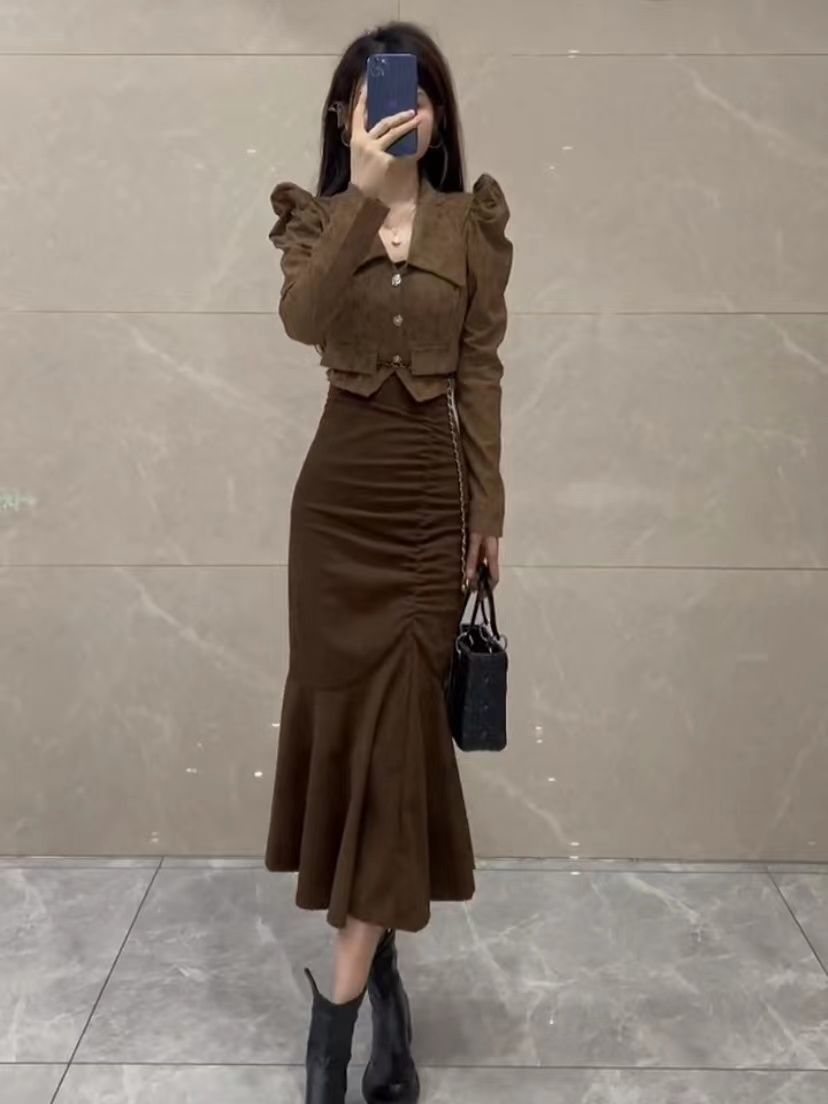 Goddess fan high-end suit female 2022 spring new age-reducing V-neck shirt + fishtail skirt two-piece set