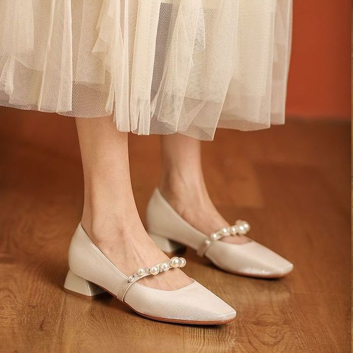 法式缎面低跟婚鞋珍珠一字带玛丽珍单鞋粗跟方头女鞋伴娘新娘鞋子