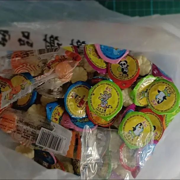 泰茂爆米花糖巧克力皇80/90后儿童休闲零食大礼包星球巧克力杯