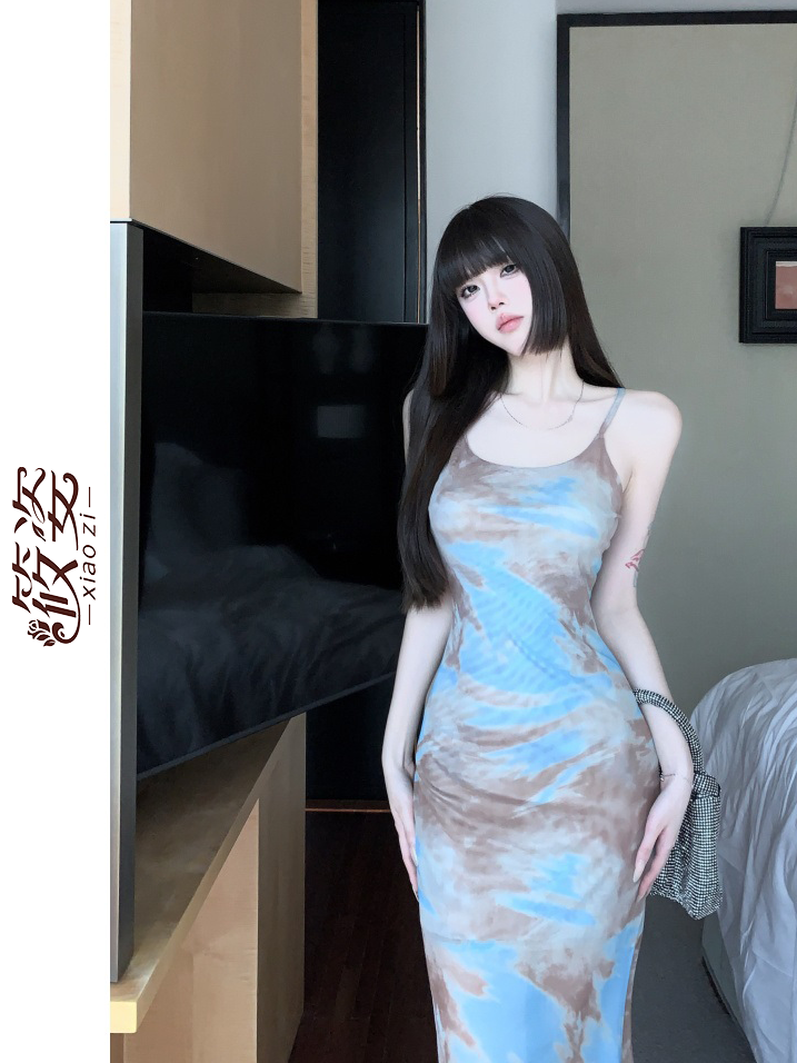 Xiaozi French style tie-dye suspender dress women's summer new style light cooked wind queen mother skirt slit bag hip skirt
