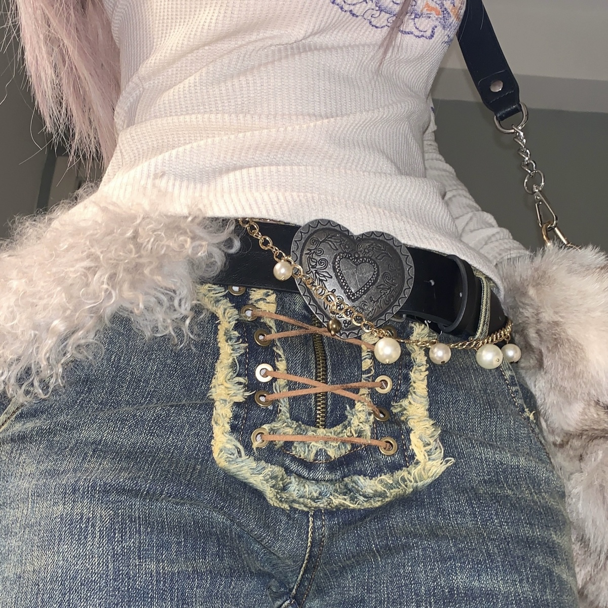 Instagram Y2K style Millennium Spicy Girl Love Carved Buckle Made of Old American Small and Versatile Belt_voghion.com