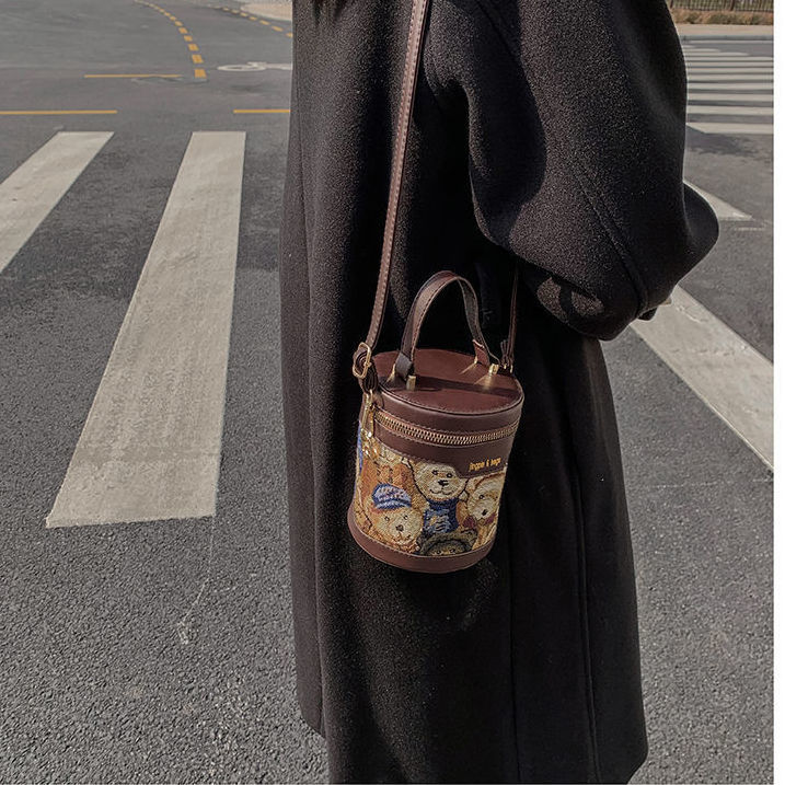 Bear Graffiti Bucket Bag  New Cylinder Bag Niche Design Handbag Single Shoulder Crossbody Women's Bag Small Bag