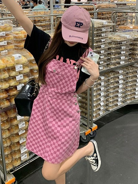 Large size women's clothing 2023 summer new short-sleeved t-shirt women's top college style fat mm checkerboard suspender skirt suit