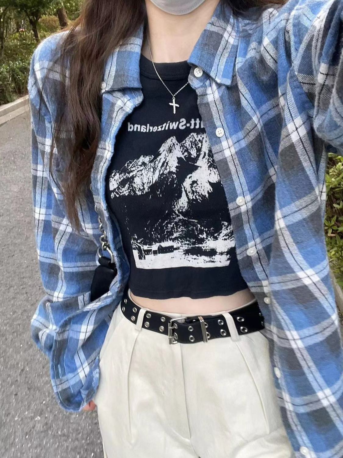 森系chic藍白格紋襯衫女2023新款寬鬆休閒顯瘦中長款襯衣外穿開衫