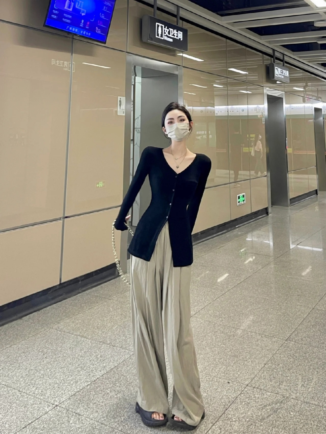 Sweet hot girl V-neck cardigan long-sleeved cotton and linen wide-leg pants for women early autumn wear thin jacket top two-piece suit