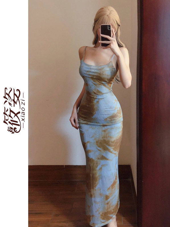 Xiaozi Hot Girl Tie-Dye Printing French Suspender Dress Female 2023 Design Sense Waist Long Section Package Hip Skirt