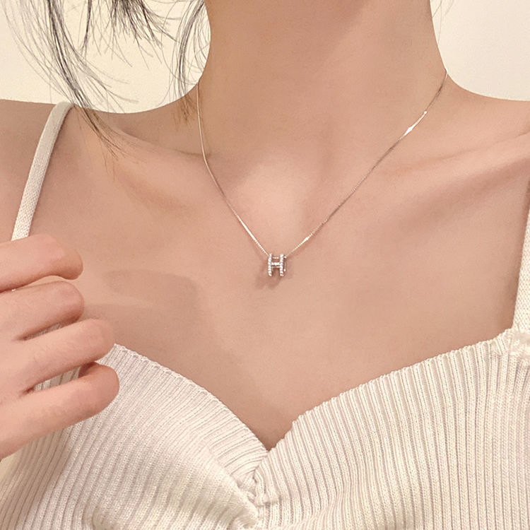 Summer H letter necklace 2021 new women's light luxury niche clavicle chain ins design sense fairy air high-end sense