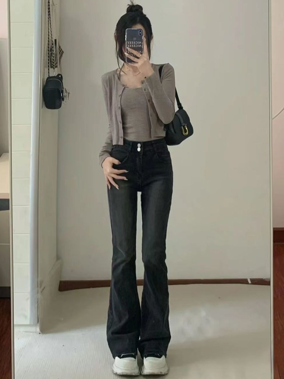 黑灰色百搭微喇叭牛仔褲女2022秋冬新款彈力高腰寬鬆顯瘦馬蹄褲子